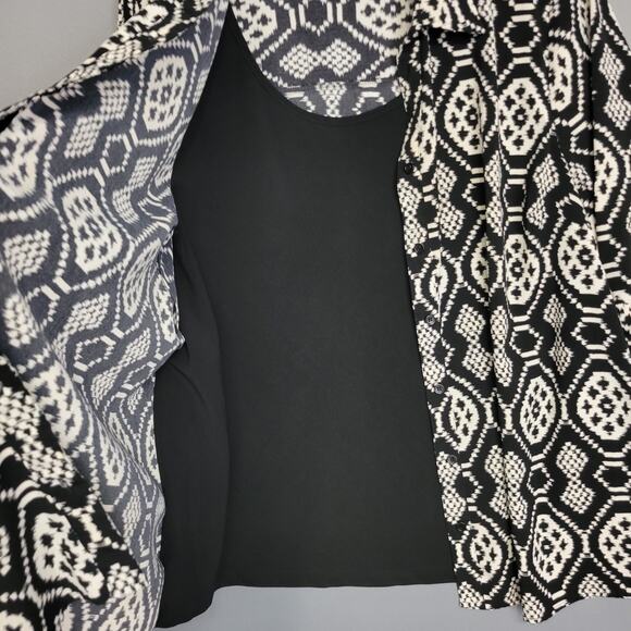 Maggie Barnes Button Front Top Womens 1X 18/20 Black Ivory Attached Tank - Picture 3 of 13